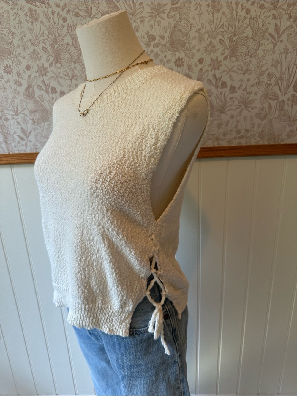 Mi Ami Cream Side-Tie Knit Sweater Vest – Size Medium - Picture 5 of 9